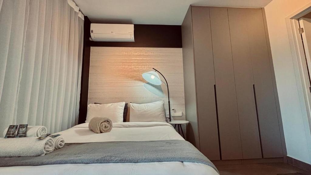 En eller flere senge i et værelse på 1508 - Rentaqui Studio com Charme Conforto Jardins