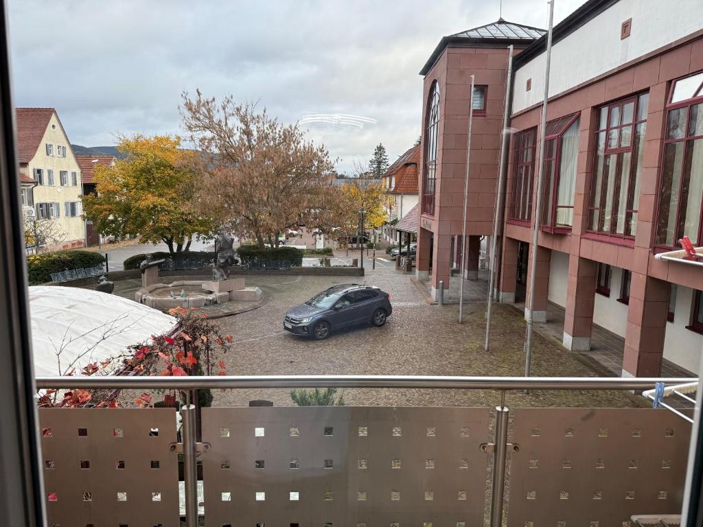 イデンコーベンにあるFerienwohnung Portofino Edenkobenの市営駐車場