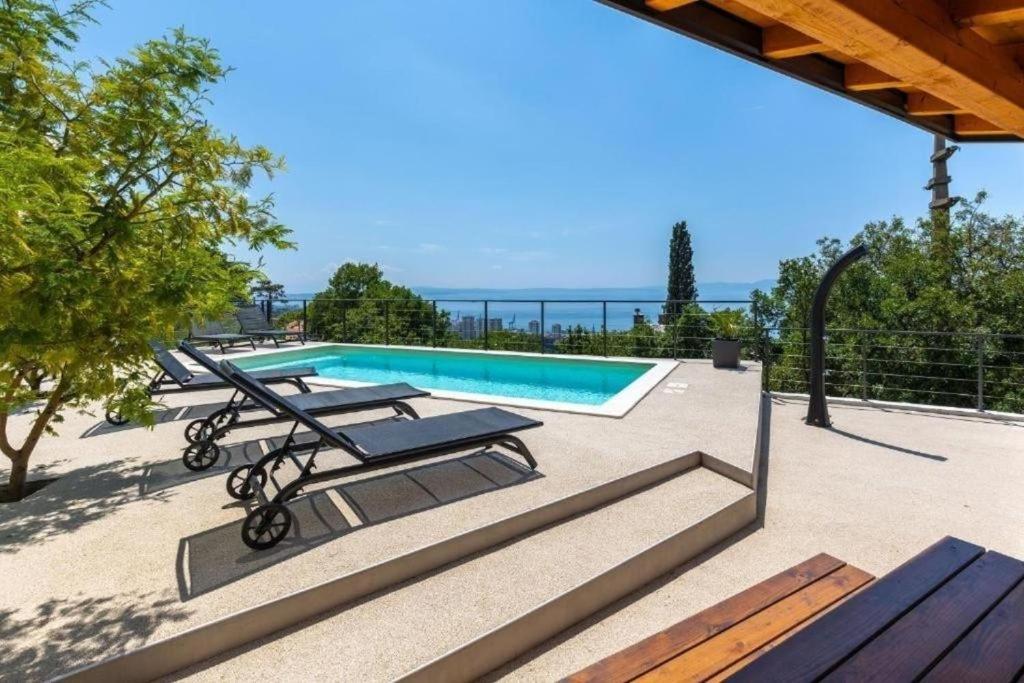 Apartments with swimming pool Rijeka - 24958