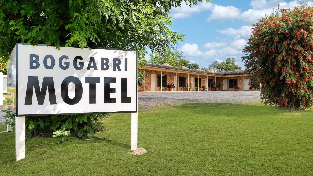 a sign in a yard in front of a house at Boggabri Motel in Boggabri
