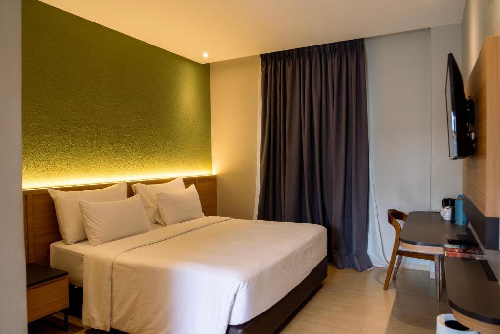 Khas Palu Hotel - Deluxe King Room