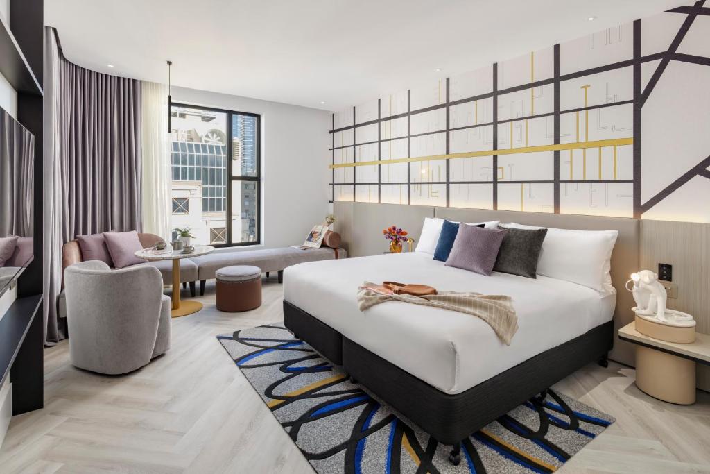 
Premium Corner King Room
