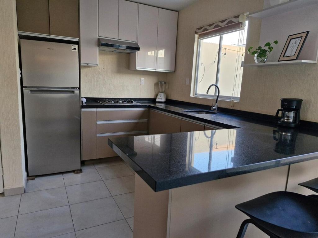 Een keuken of kitchenette bij Casa Alta California Pet Friendly