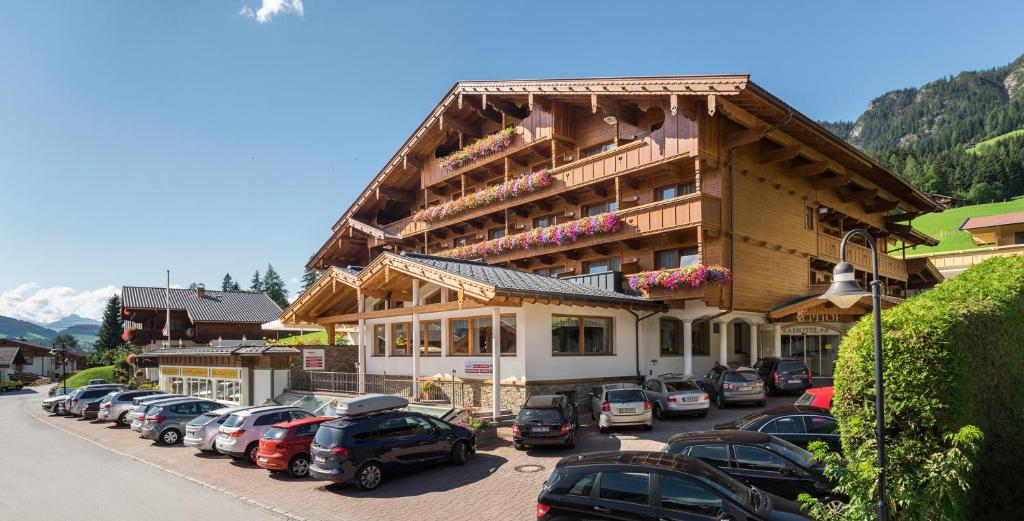 Nespecifikovaný výhled na hory nebo výhled na hory při pohledu z hotelu