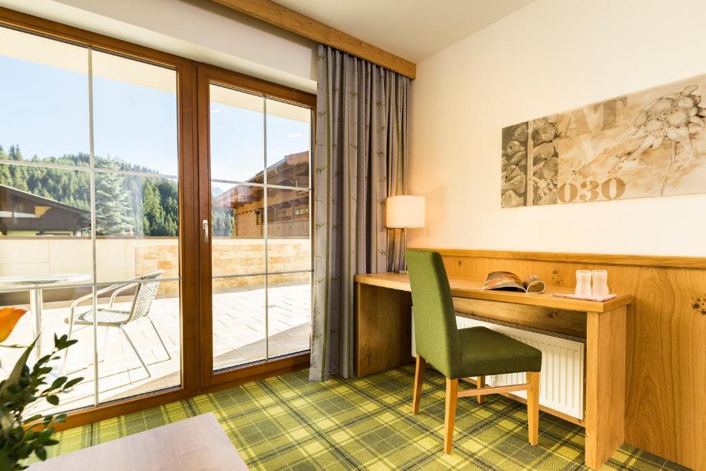 Nespecifikovaný výhled na hory nebo výhled na hory při pohledu z hotelu