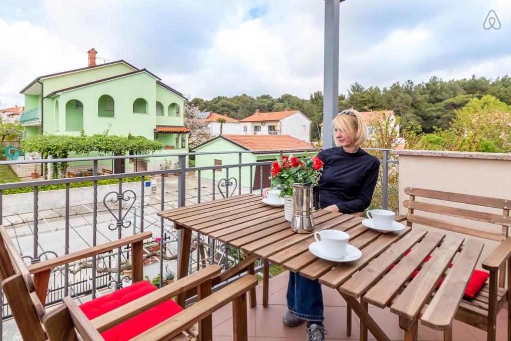 Prime Location Apartment with FREE Private parking & Balcony