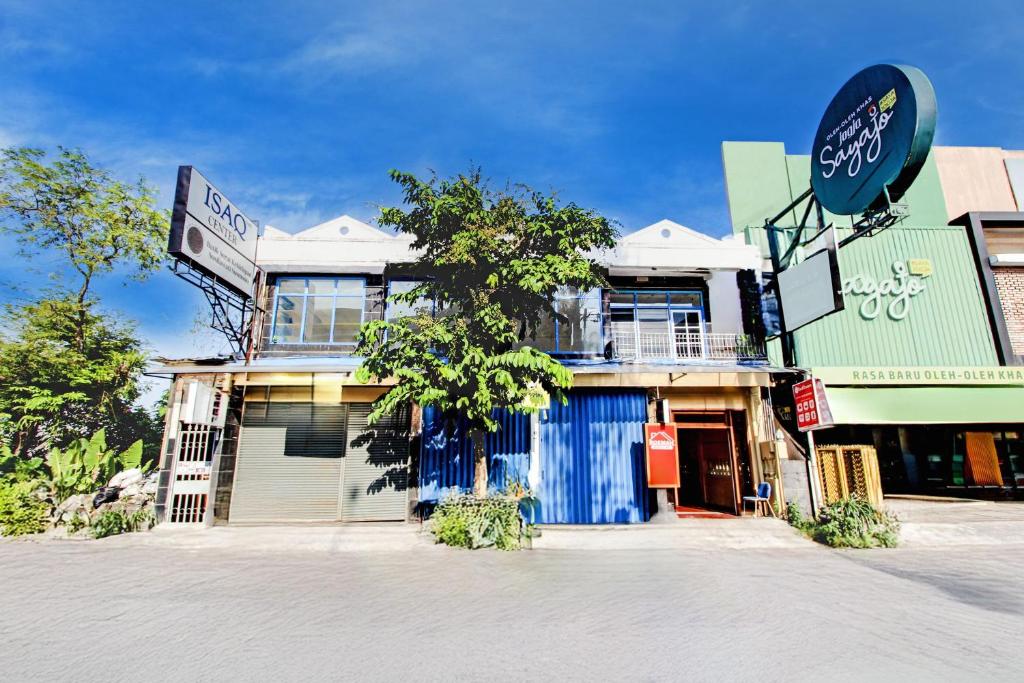 a building on the side of a street at Hotel O Near Tugu Yogyakarta 2 formerly Monjali Inn in Jetis