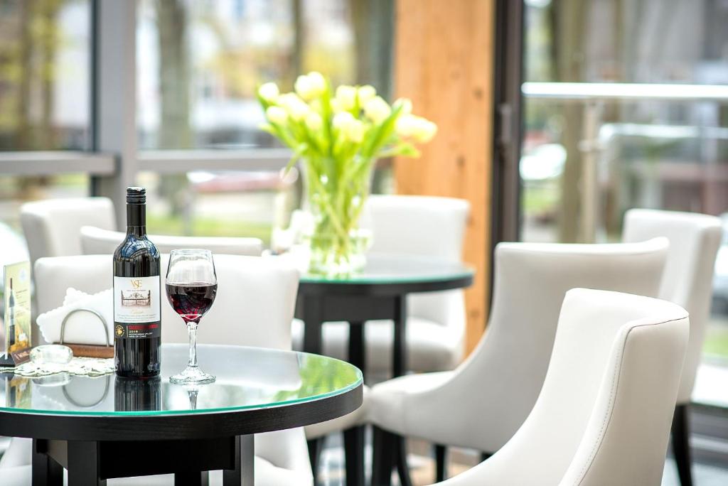Nápoje v ubytovaní Jantar Hotel & SPA by Zdrojowa