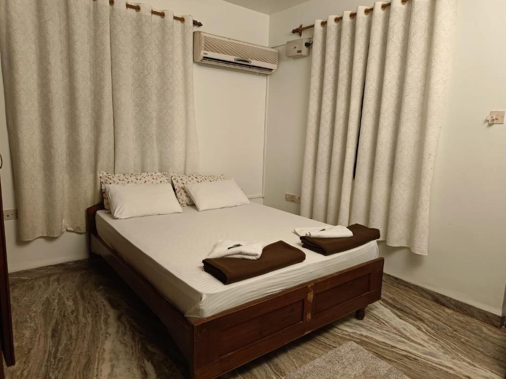 Postel nebo postele na pokoji v ubytování Good shepherd & Sabs Apartments And rooms