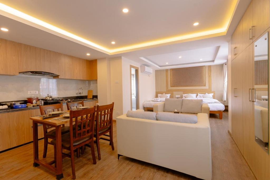 Kuchyň nebo kuchyňský kout v ubytování Atithi Hotel & Apartment