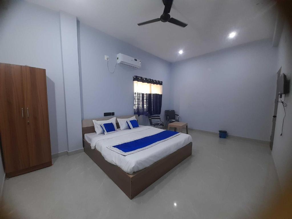 a bedroom with a bed and a ceiling fan at Hotel O Samrat Palace in Bārang