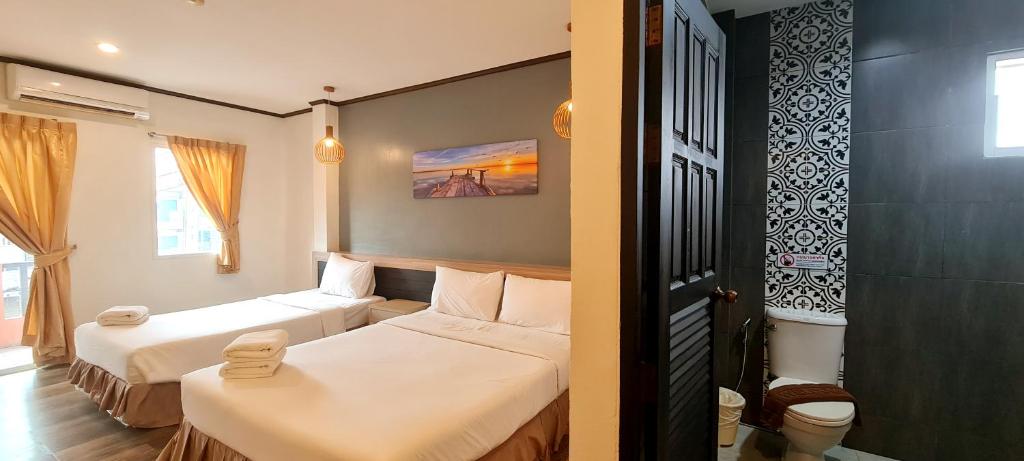 SB Living Place Hotel Phuket Town - Resim 7