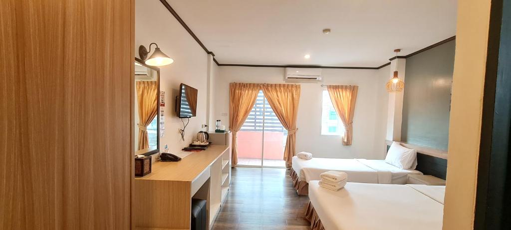 SB Living Place Hotel Phuket Town - Resim 36