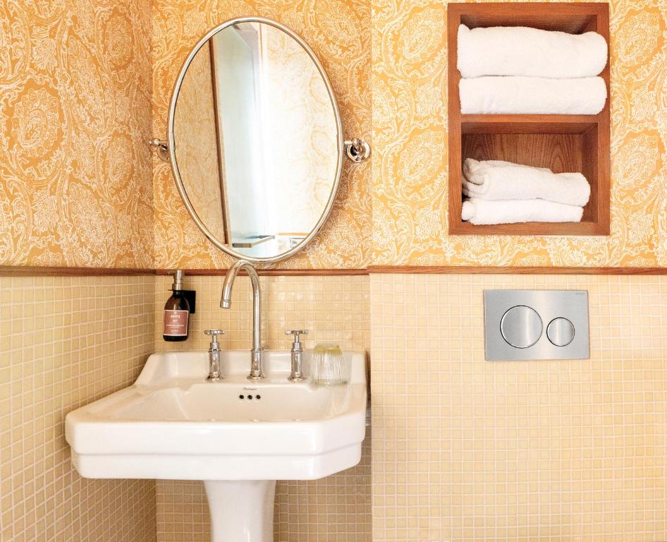 Hôtel Amista Marseille - ancien Hôtel Saint Louis - Vieux Port - Resim 13