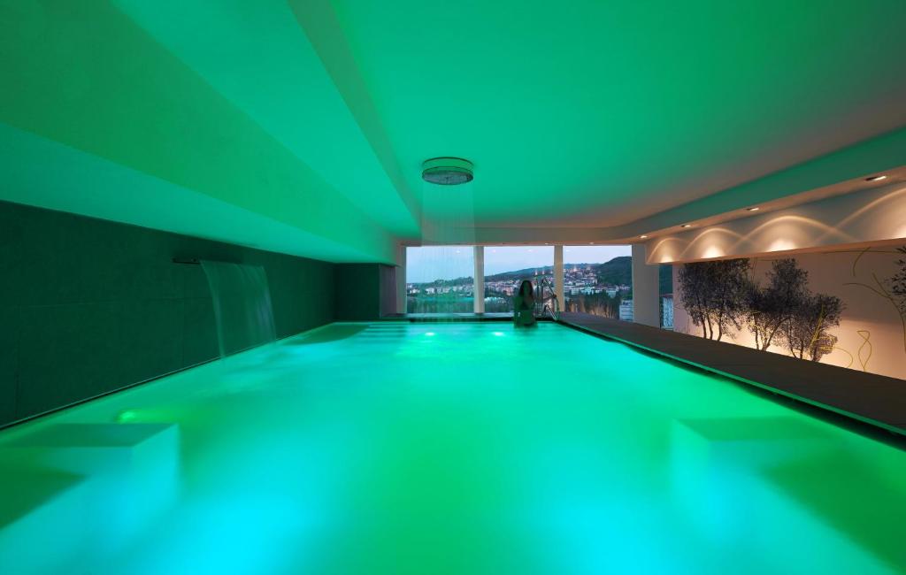 Bazén v ubytování Grand Hotel Ambasciatori Wellness & Spa nebo v jeho okolí