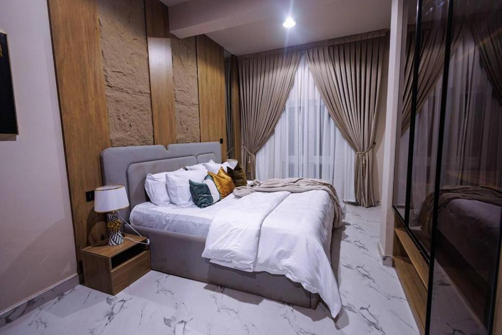 Ένα ή περισσότερα κρεβάτια σε δωμάτιο στο CROWN HOMEs Apartment