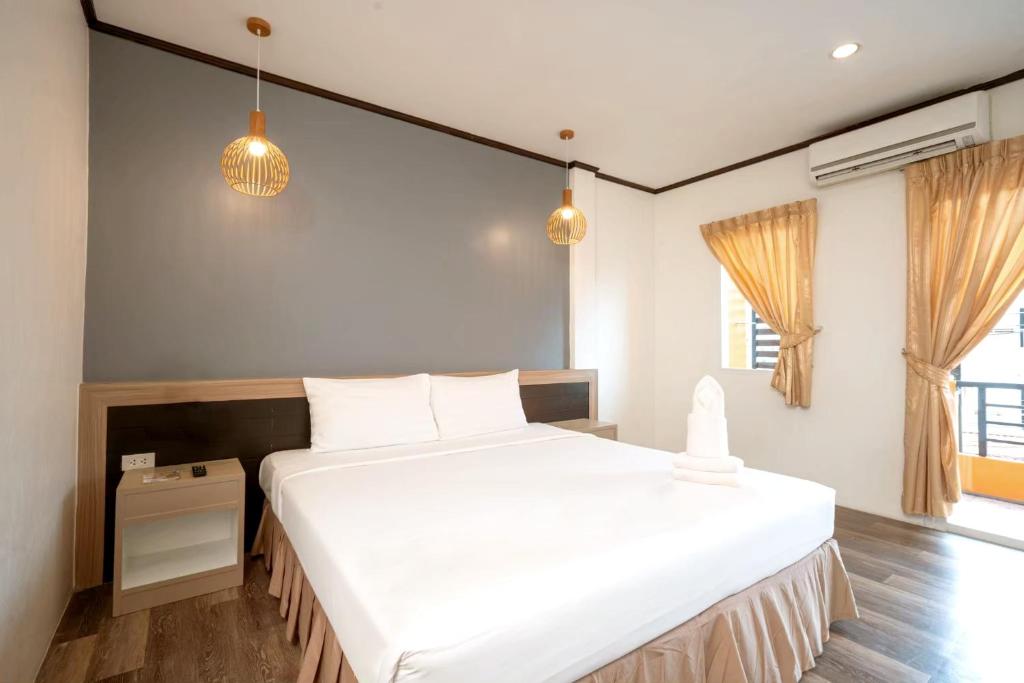SB Living Place Hotel Phuket Town - Resim 43
