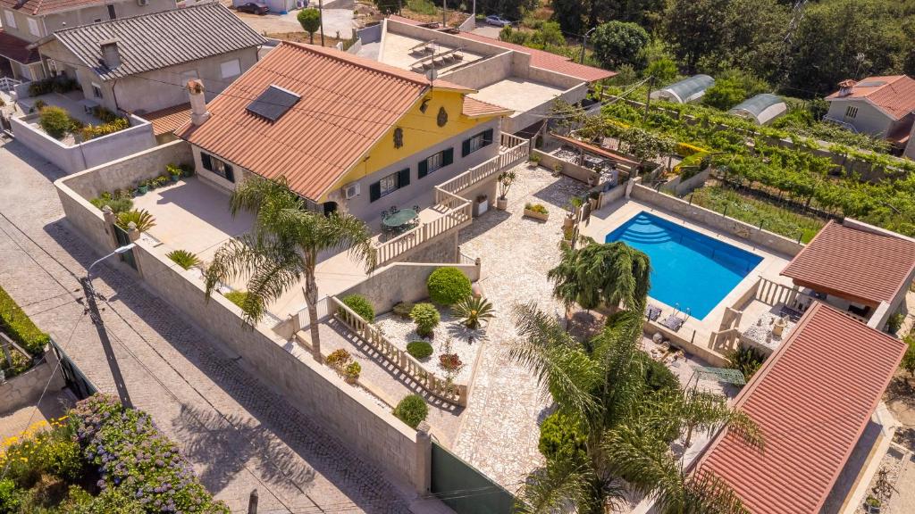 an aerial view of a house with a swimming pool at A Casa dos Amigos - Termas São Vicente in Penafiel
