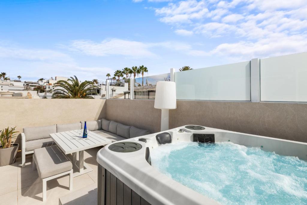 Bazén v ubytování Casa Folias by Escape Home nebo v jeho okolí