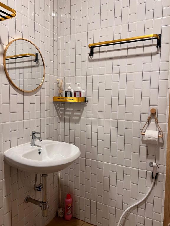 Vannituba majutusasutuses เอ็นแอนด์เอ็นรีสอร์ทวีไอพี