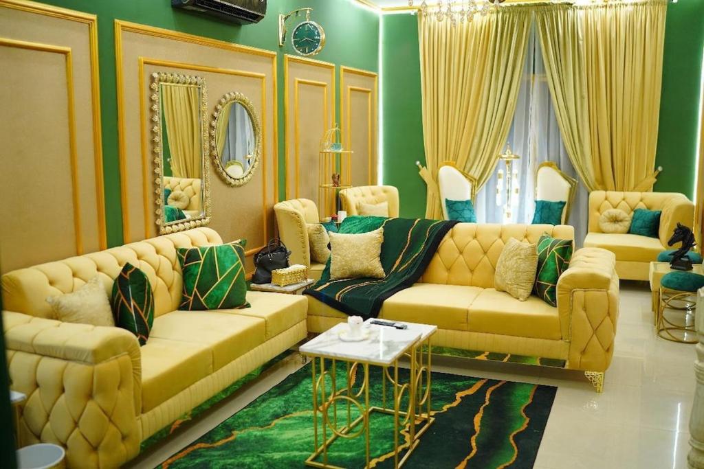 Posezení v ubytování Supreme Villa - Luxury Home 3BHK - DHA