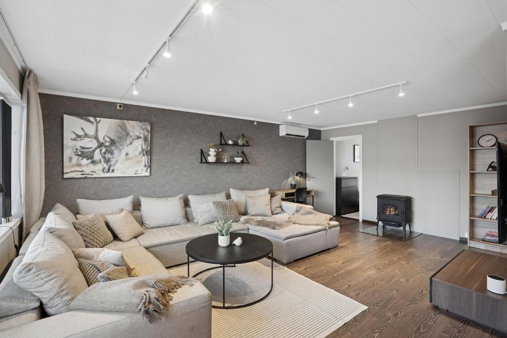 Χώρος καθιστικού στο The Reindeer Lounge, Nordic Comfort in the Arctic