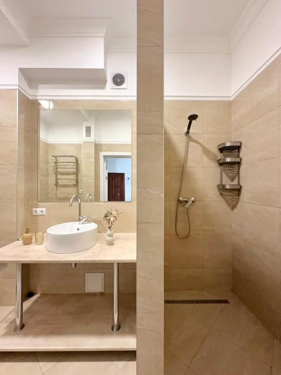 Gorgeous 2 bedroom фото 3