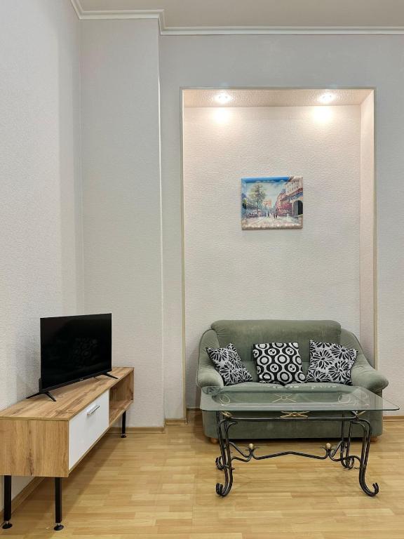 Nice studio on Independence sqr головне фото