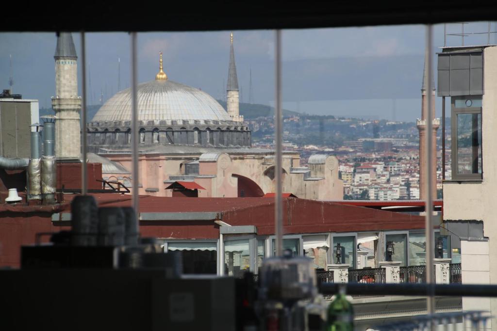 Nespecifikovaný výhled na destinaci Istanbul nebo výhled na město při pohledu z hotelu