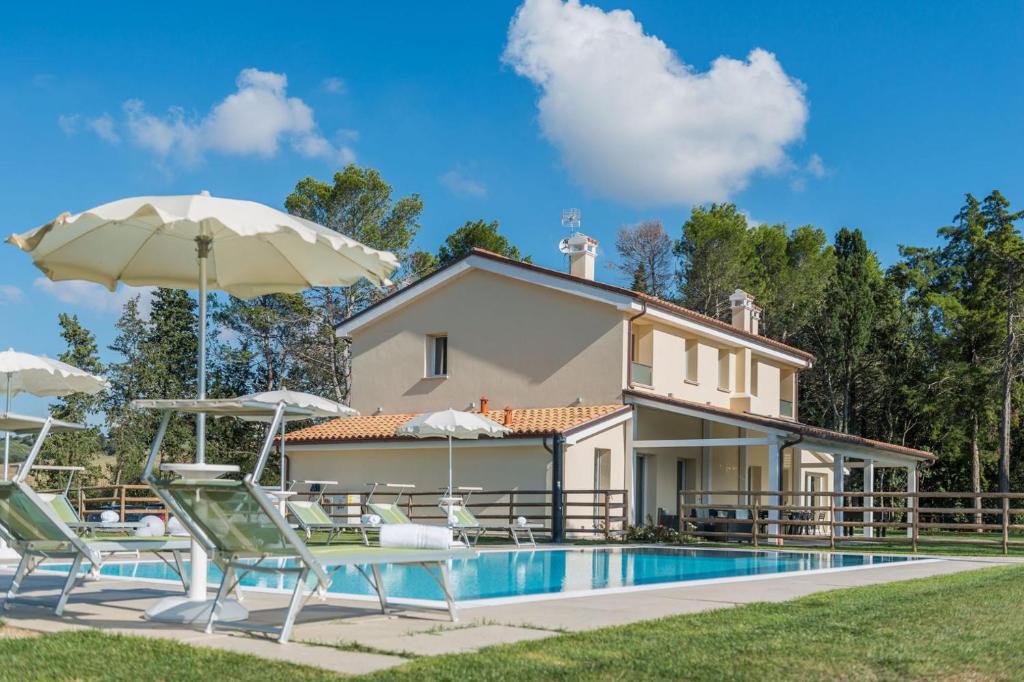a villa with a swimming pool and a house at Villa Silvia in Montemaggiore al Metauro