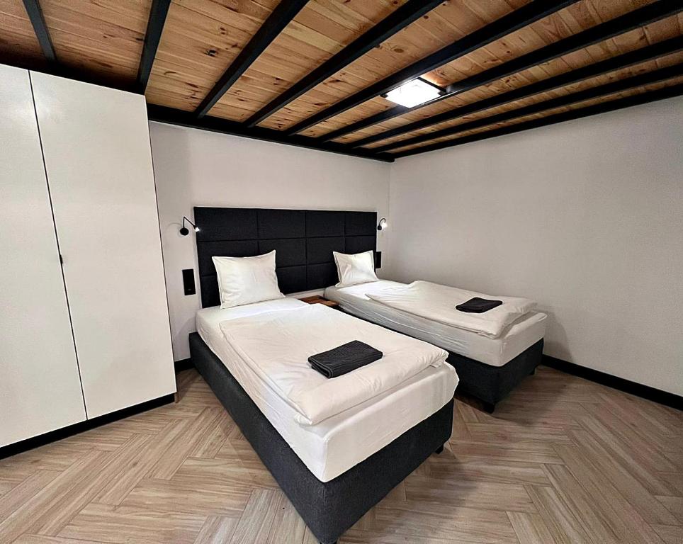 Pod Blekitnymi Podkowami - Resim 21