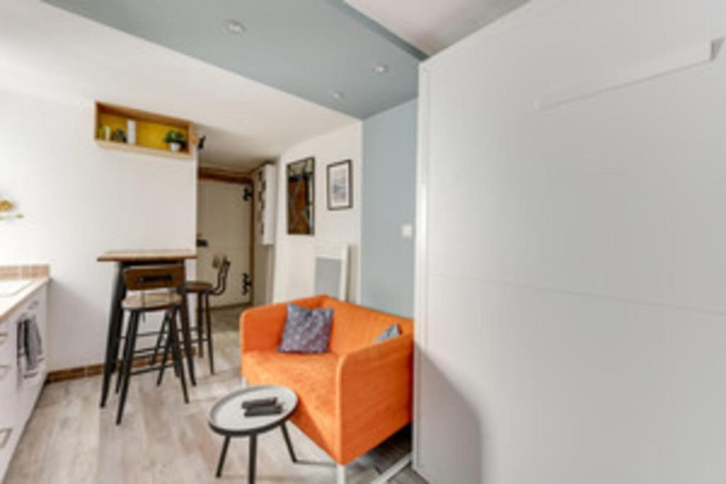 Χώρος καθιστικού στο Beautiful Apartment Located Old Lyon