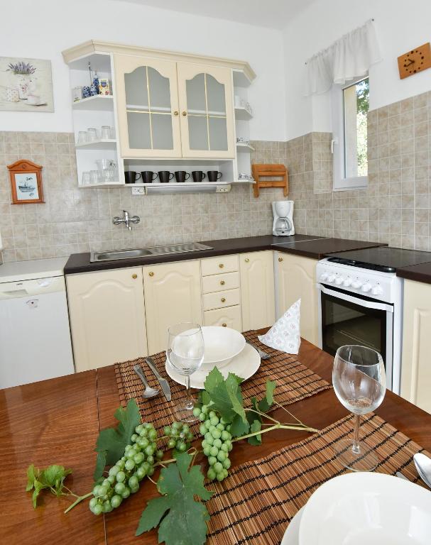 Kuchyň nebo kuchyňský kout v ubytování Grape&Wine Guesthouse