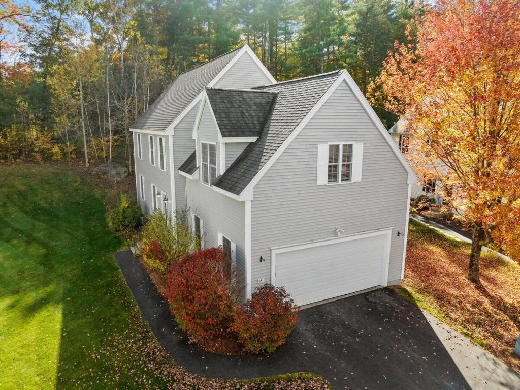 een luchtzicht op een wit huis met een garage bij Modern Open Concept 4 Bed 2 5 Bath Mid to LongTerm Private Single Family Home in Manchester