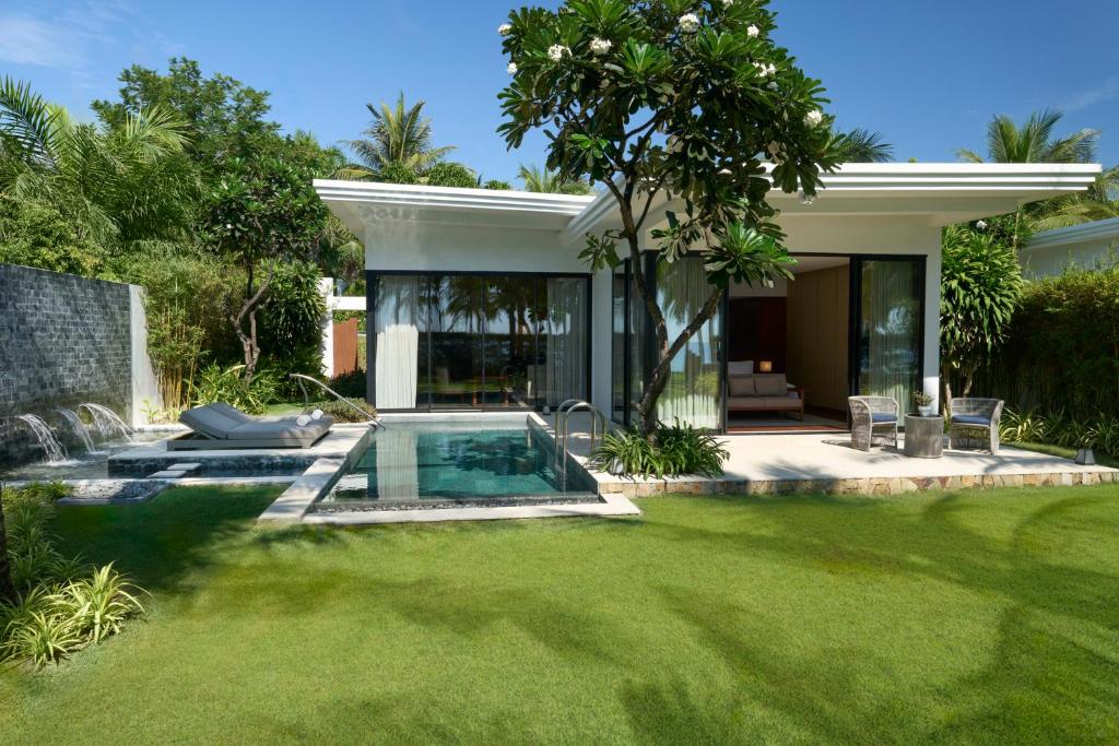 One-Bedroom Garden Villa with King Bed and Private Pool