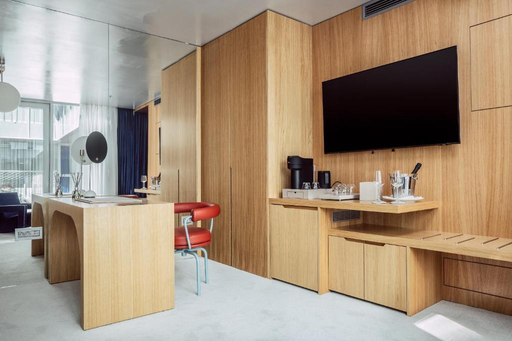 a hotel room with a tv on a wall at Met Boutique Hotel in Zagreb