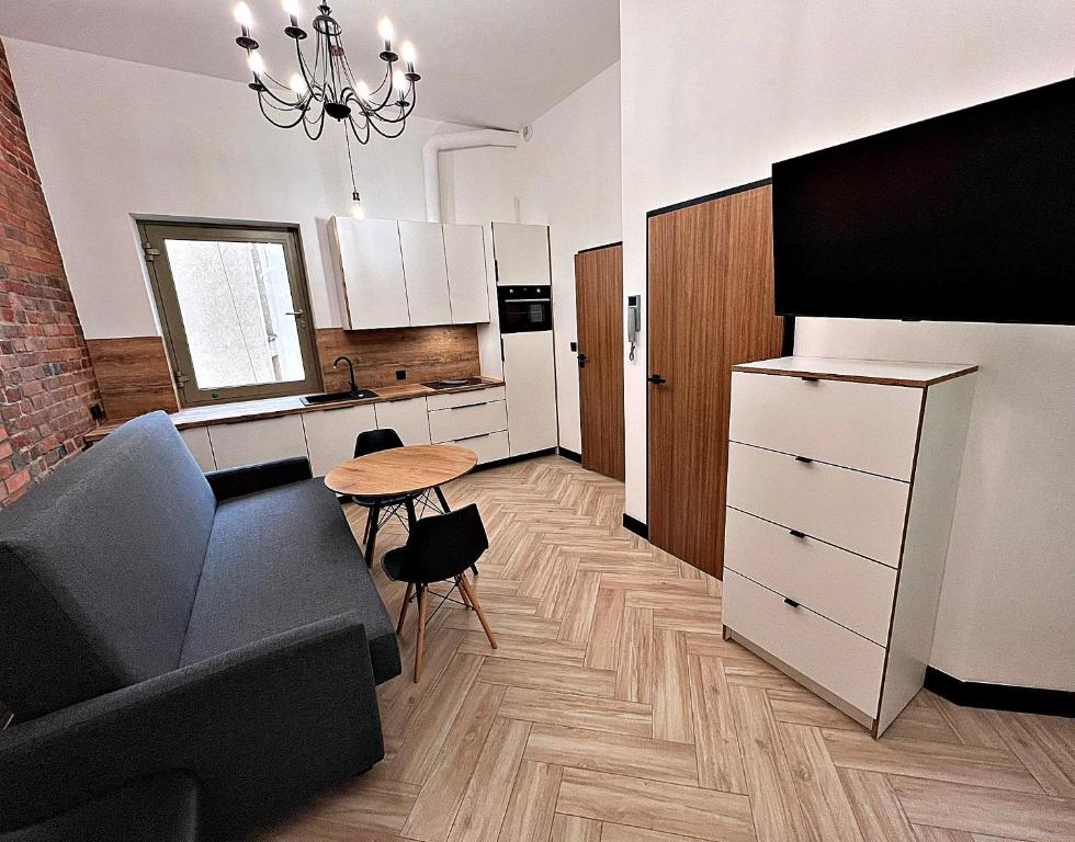 Pod Blekitnymi Podkowami - Resim 13