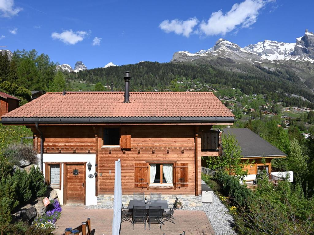 Chalet Ecureuil noir by Interhome
