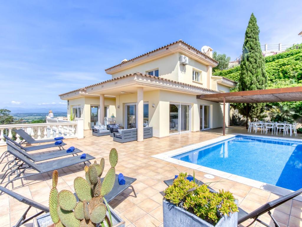 a villa with a swimming pool and a house at Holiday Home Belle vue by Interhome in Palau-Saverdera