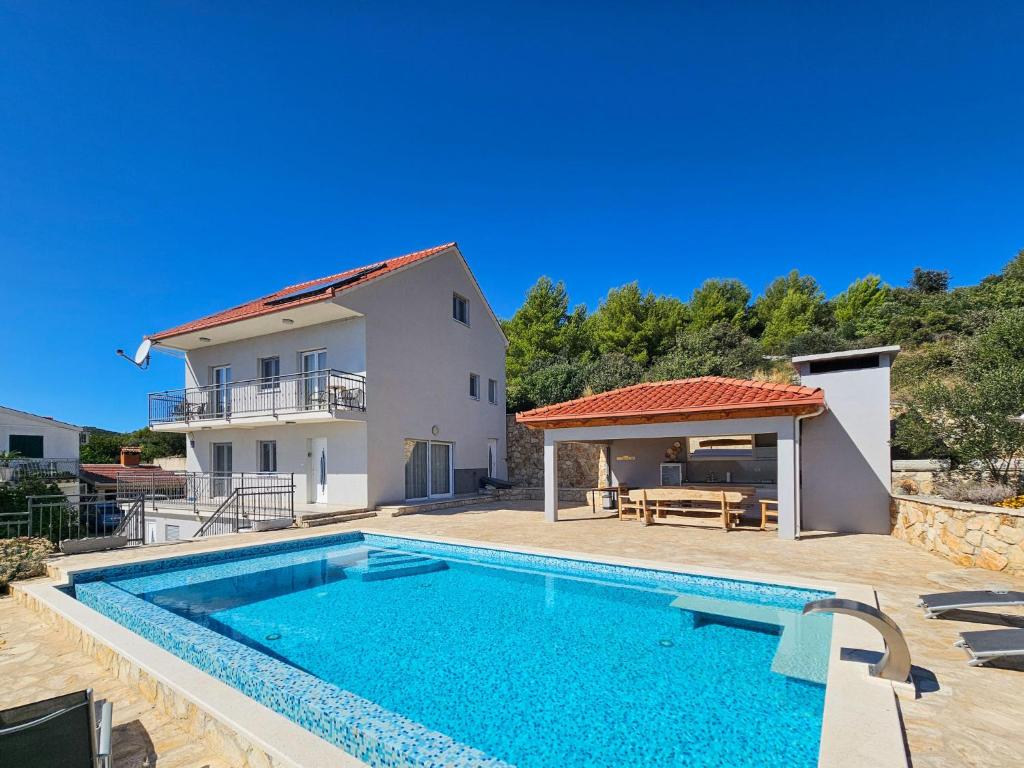 Bazén v ubytování Villa Maris by Interhome nebo v jeho okolí