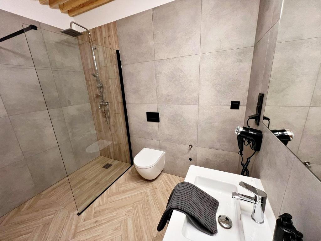 Pod Blekitnymi Podkowami - Resim 2