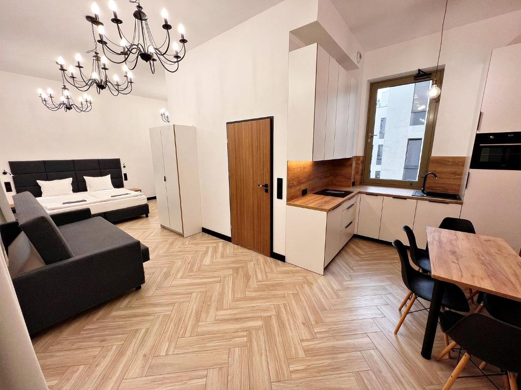 Pod Blekitnymi Podkowami - Resim 4