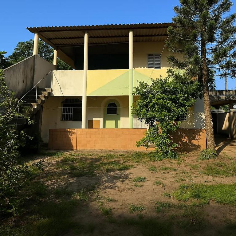 a house with a tree in front of it at Casa Mar in Serra
