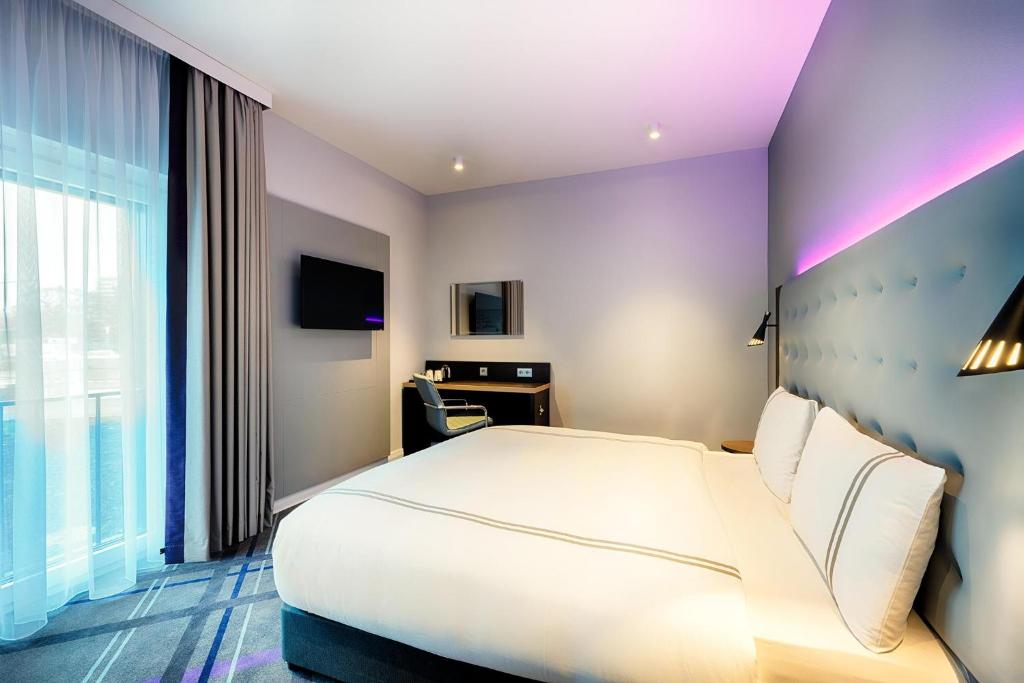 Premier Inn Regensburg City Centre - 9