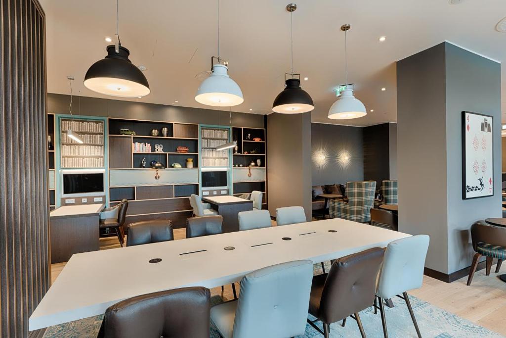 Premier Inn Hamburg City Klostertor - Resim 14