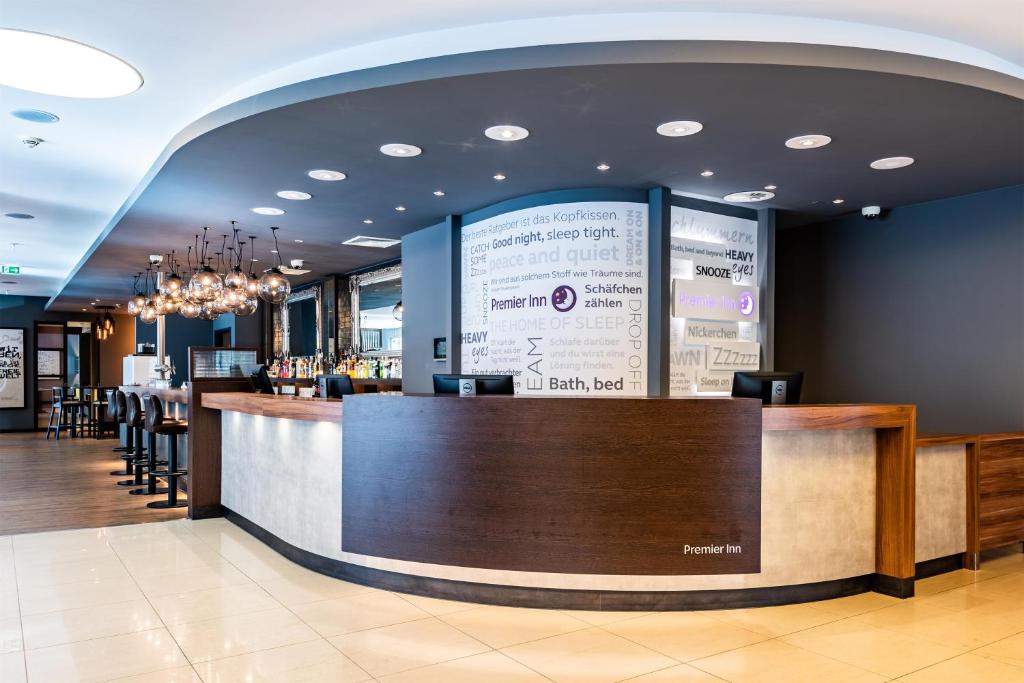 Premier Inn Hamburg City Alster - Resim 16