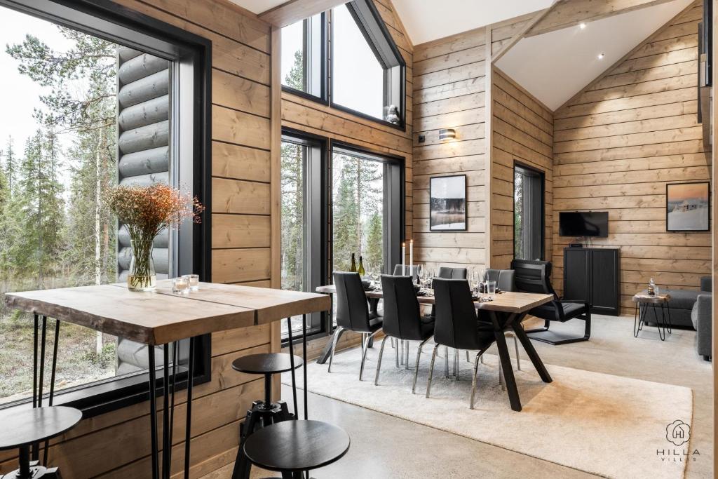 Posezení v ubytování Villa Lumikkomäki A - Arctic Forest Retreat by Hilla Villas