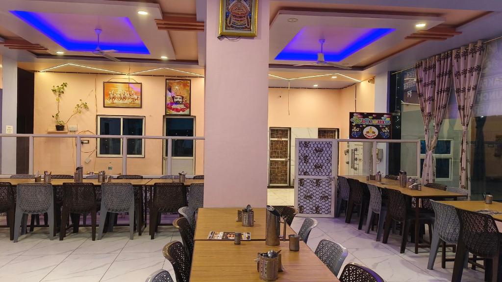 Restaurace v ubytování Hotel Glorious Inn