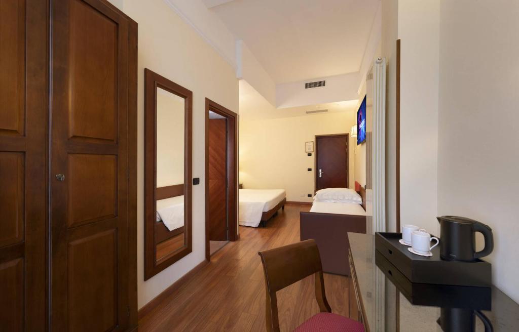 Lancaster Hotel - 17