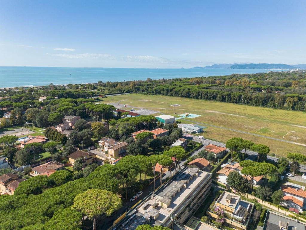 an aerial view of a town with trees and the ocean at Apartment Appartamento Residence Henderson by Interhome in Cinquale
